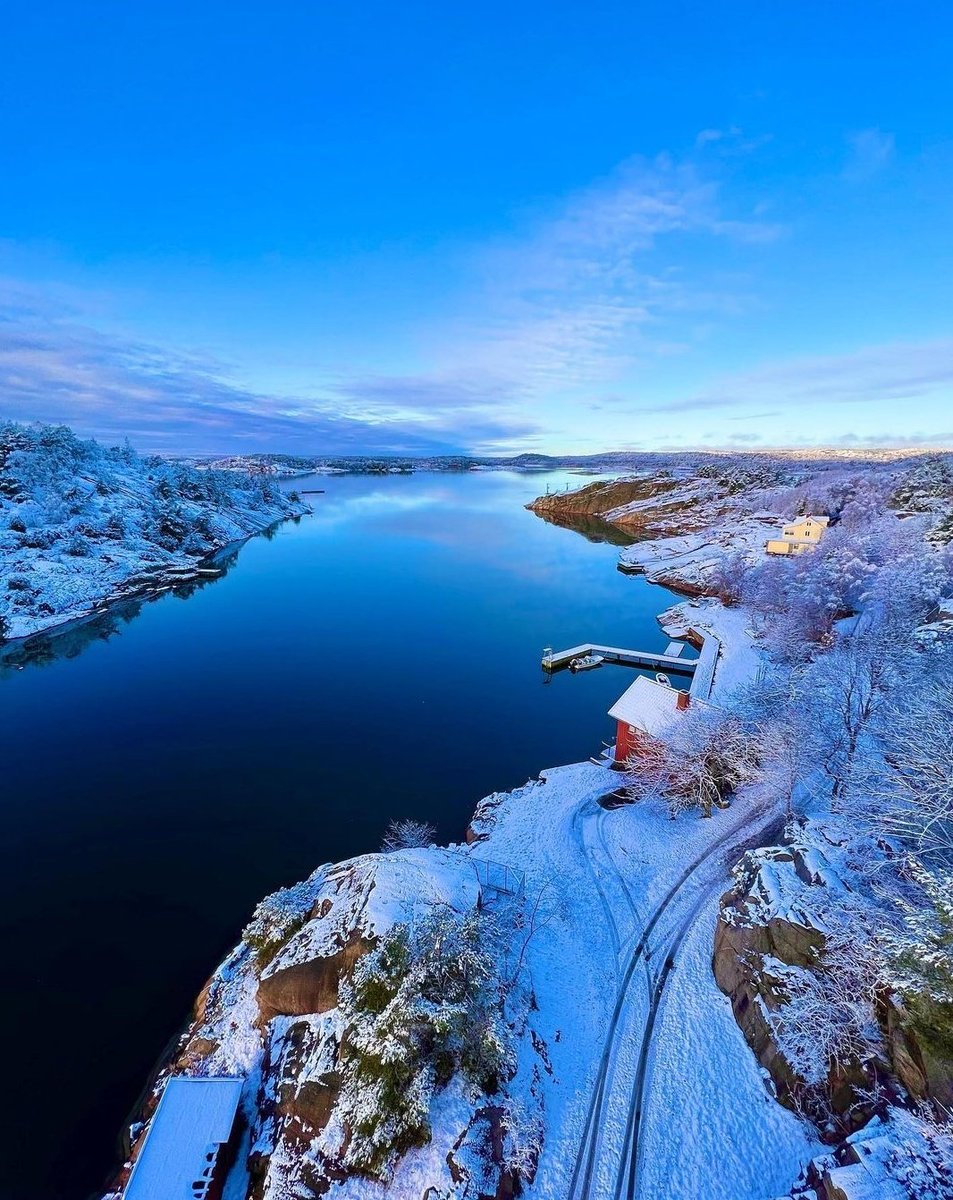 Ysterskan's tweet photo. Hakefjorden, Bohuslän 🇸🇪❄️ https://t.co/E3ipWp7LVX