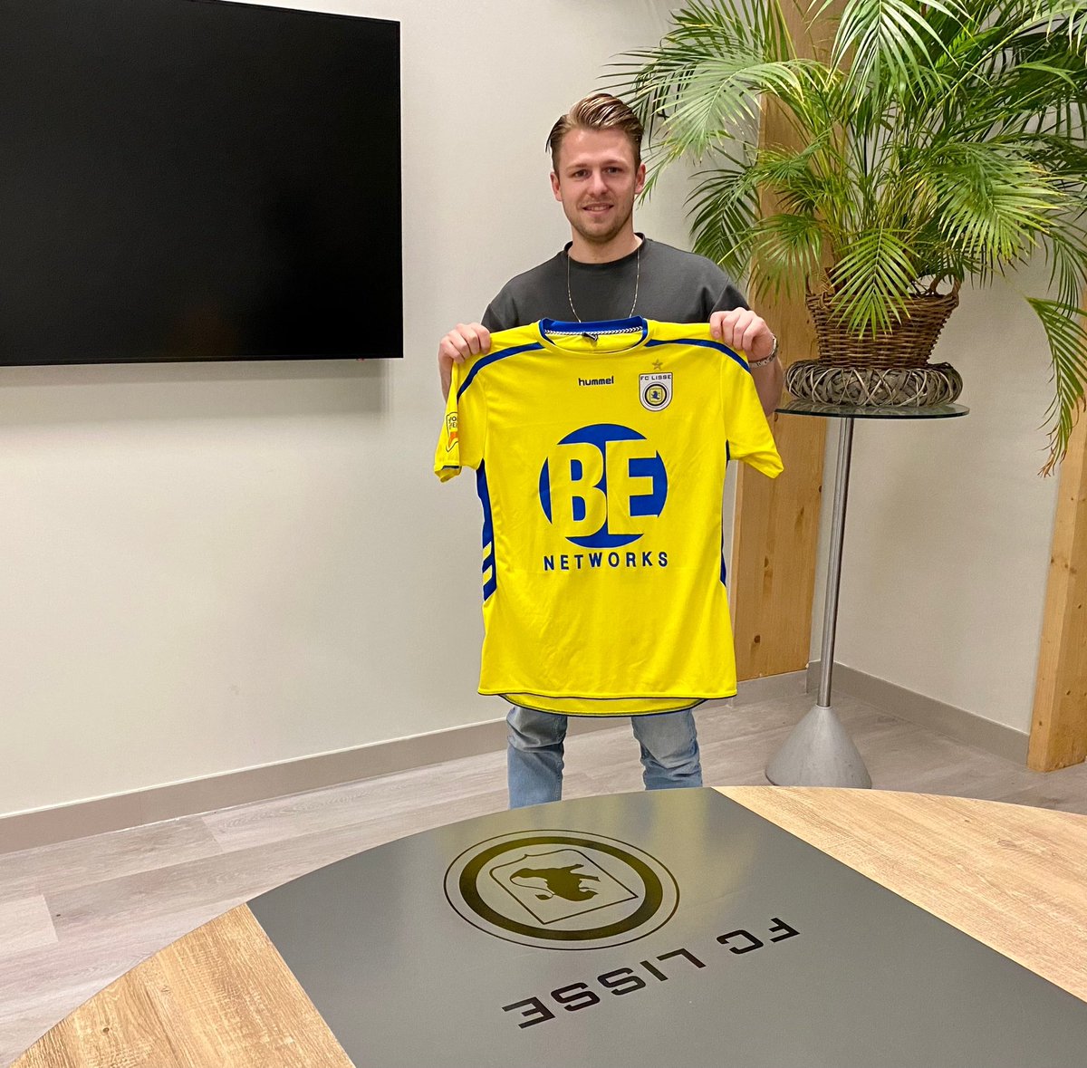 SELECTIENIEUWS ⚽️ | Middenvelder Tim Brinkman speelt vanaf volgend seizoen voor FC Lisse 🟡👌🔵 fclisse.nl/tim-brinkman-n…