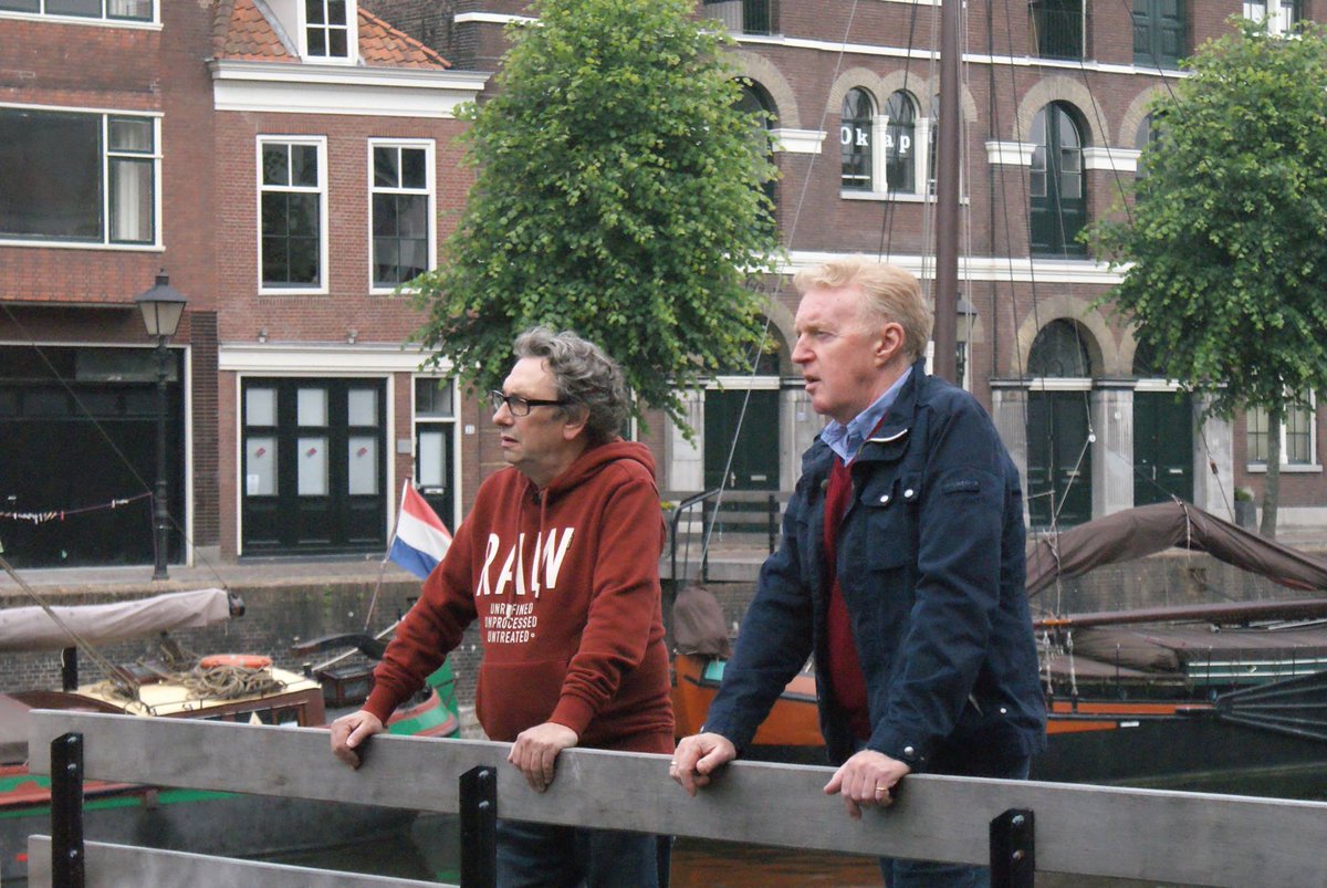 "Is het lang geleden? 50 jaar Dik". De Dik Voormekaar Show bestaat vandaag precies 50 jaar. Het begon op zondag 7 januari 1973 bij Radio Noordzee als De Abominabele Top 2000,maar na 10 afleveringen werd het De Dik Voormekaarshow. #andrevanduin Podcast: dedikvoormekaarshow.nl/#overdepodcast