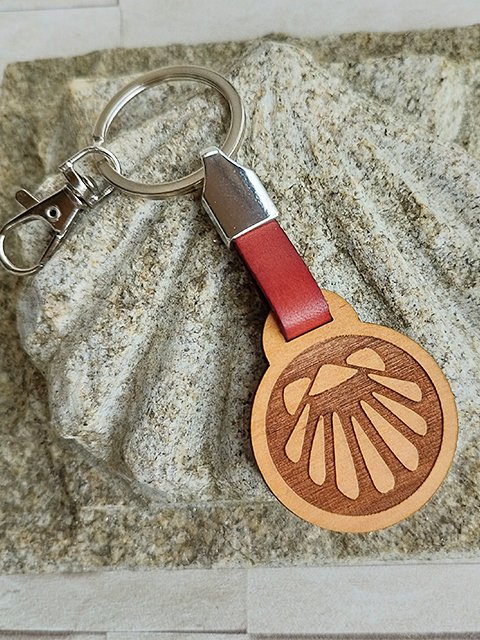 MalasMeigas's tweet photo. #LlaveroMadera #caminoDeSantiago #Artesanía #ArtesaníadeGalicia #ArtesaníaenMadera #SabadodeganarSeguidores #SiguemeYTeSigo #llaveroPersonalizado #caminodesantiago #buensabado #FelizSabado https://t.co/V6d2sbQBQb