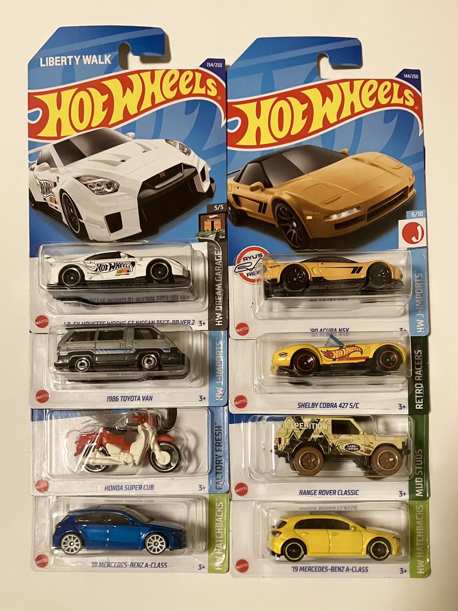 GarageMinicar's tweet photo. 2023年最初の #ホットウィール ゲットしてきました❗️

スーパーカブは前回より定番のカラーリングで登場。郵便バイクに見えるのは自分だけでしょうか？😅
LBWK 35GT-RRはクリアなホワイトに深いリムが似合ってます！
若干売れ残っていたAクラスも、ストライプがかっこよかったので救出しました😄 https://t.co/O65lfjQAhI