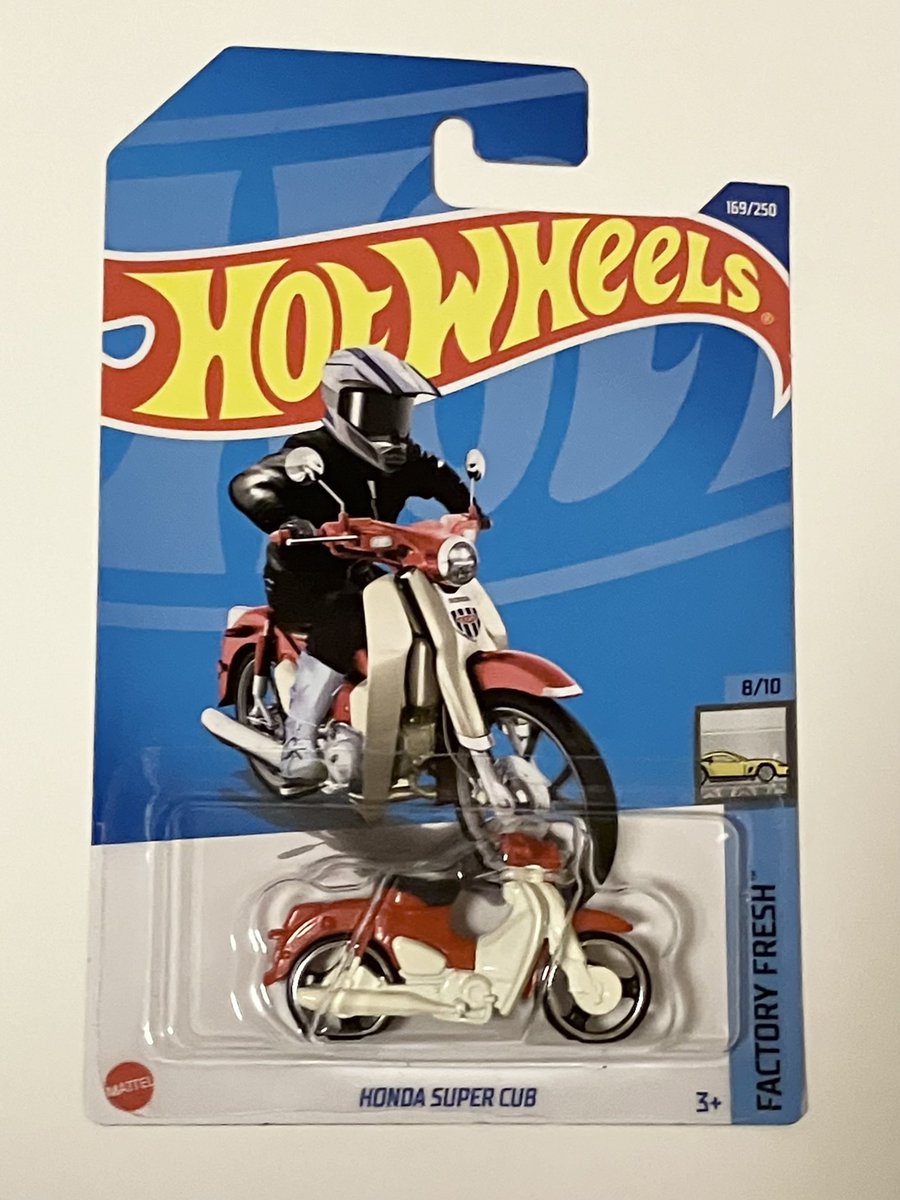 GarageMinicar's tweet photo. 2023年最初の #ホットウィール ゲットしてきました❗️

スーパーカブは前回より定番のカラーリングで登場。郵便バイクに見えるのは自分だけでしょうか？😅
LBWK 35GT-RRはクリアなホワイトに深いリムが似合ってます！
若干売れ残っていたAクラスも、ストライプがかっこよかったので救出しました😄 https://t.co/O65lfjQAhI