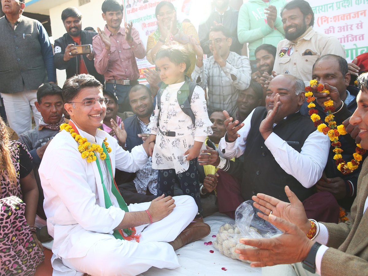 SachinPilot's tweet photo. सर्दी की धूप, गुड़-रेवड़ी और हमारे दिव्यांग भाई-बहनों के संग आज समय बिताने का अवसर मिला।

आपका बहुत–बहुत आभार लक्ष्मीनारायण सैनी जी।
@SainiNarayn https://t.co/Qjj6613Oud