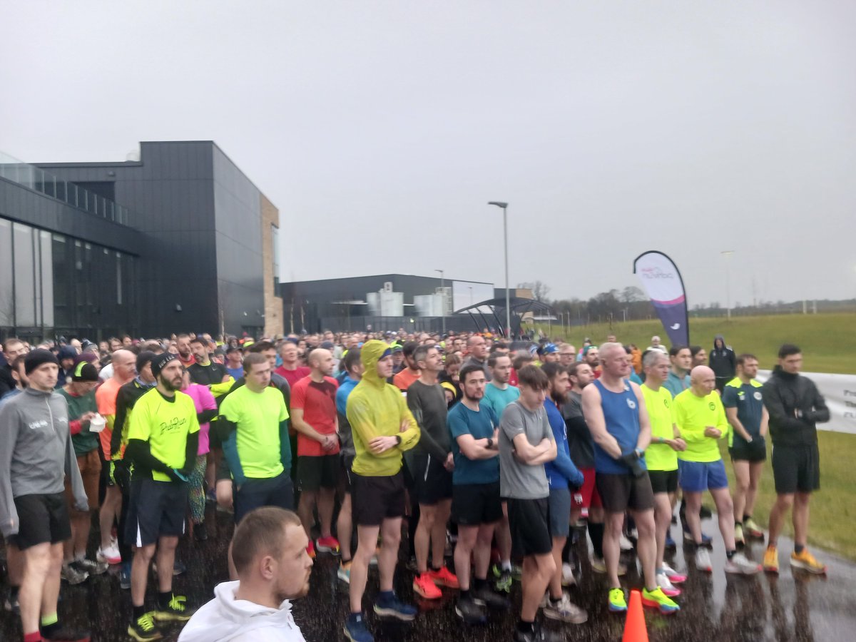 Absolutely incredible to see all these faces our first ever <a href="/parkrunUK/">parkrun UK</a> estimates are at over 650! Thank you to <a href="/BenRowlings/">Ben Rowlings</a> to getting everyone off to a great start! #Auldcathieparkrun