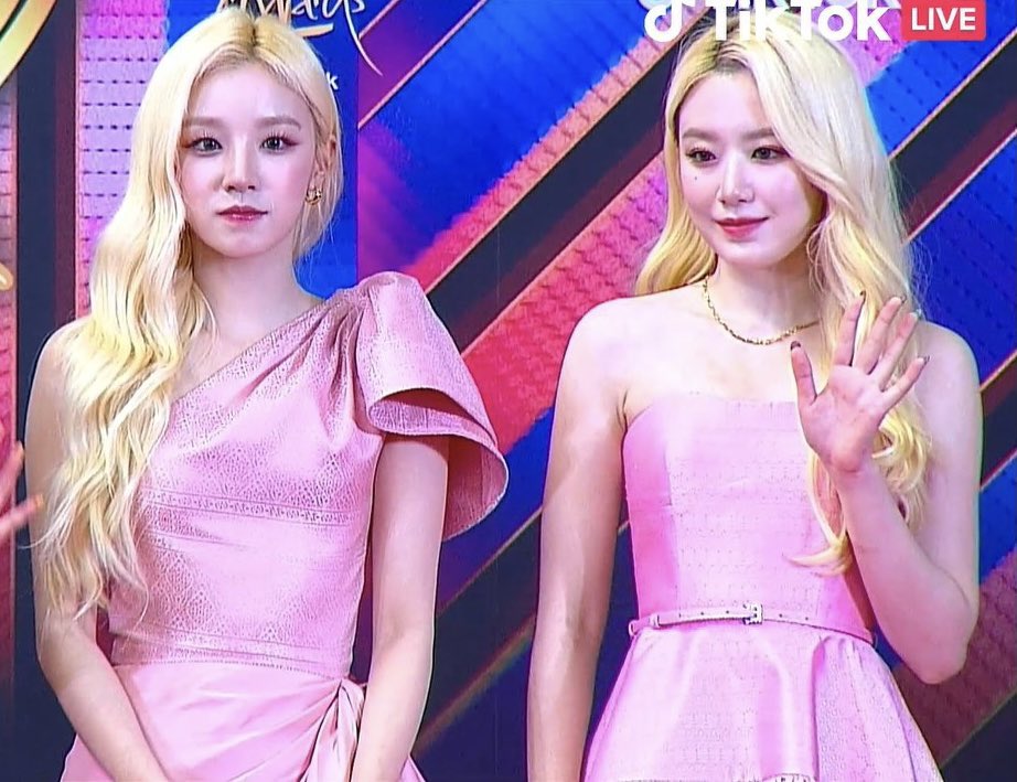 POPCORN_nnnnn's tweet image. ยุวดีกับชุติมา ได้แต่งผ้าไทยแล้ว #GILDE