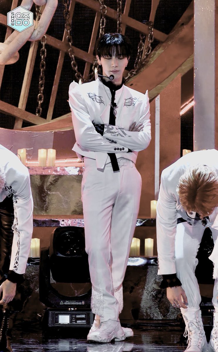 10vely_Ten's tweet photo. ก็แค่ยืนนิ่งๆทิ้งสะโพกเองป่ะ😳😳
TEN PHANTOM IN MUCORE
#MusicCorexTEN
#WayV_Phantom #เตนล์ #TEN https://t.co/UKkQUJlOJJ
