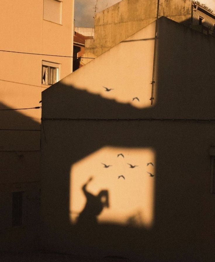 "İnsanlar hangi dünyaya kulak kesilmişse öbürüne sağır." 

| İsmet Özel