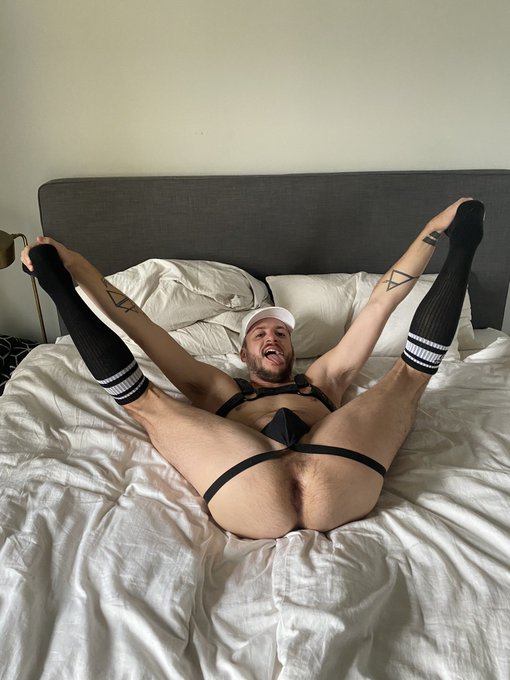 Watch Kyle Hart's leaked NSFW photo on TwXstars