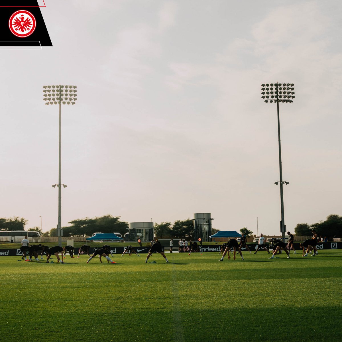 Eintracht's tweet photo. Nicht-öffentliches Trainingsspiel:
⏰ Heute, 14 Uhr (MEZ)/17 Uhr (GMT)
🆚 @RBLeipzig
📺ℹ️ Es wird keine Übertragung stattfinden.
#SGE https://t.co/cSZXW64U1a