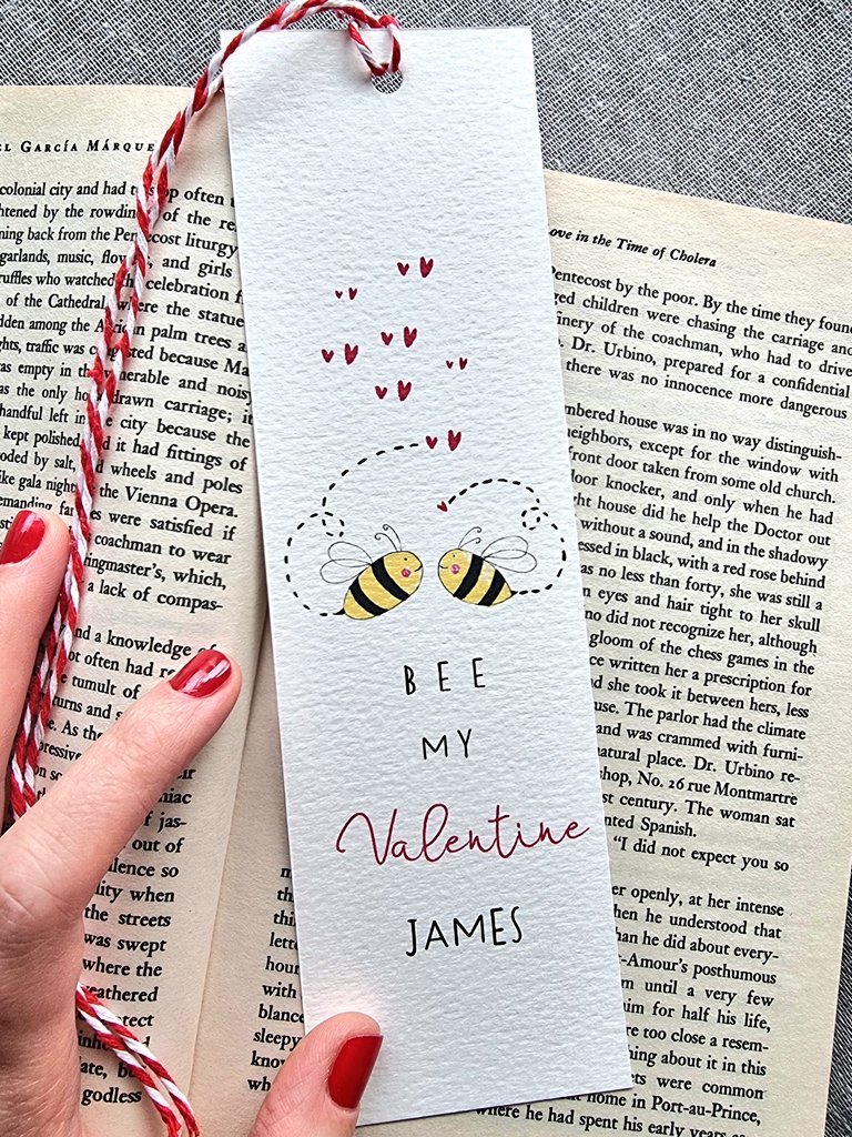 InvisibleyeC's tweet photo. Personalise your bookmark, make it a gift to be kept forever 🫶🥰
https://t.co/NKj06hhjDC

#love #ValentinesDay #valentinesdaygifts #handcrafted #britishmakers #shopindie #bookmark #booklover #lovereading #personalisedgift #ukmakers #ukgiftam #bees https://t.co/1dAD3TDCiP