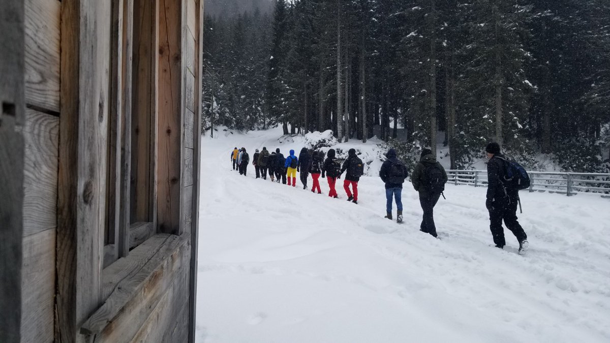 6⃣0⃣cm kar kalınlığında Antarktika'ya hazırlık!❄️

7⃣. Ulusal Antarktika Bilim Seferi kapsamında doğada hayatta kalmaya yönelik eğitimler gerçekleşti:
🚢Gemide yaşam
🐧Çevre kuralları
❤️‍🩹İlkyardım
☃️Soğuk iklimde emniyet
🧣Giyinme

📍 Rize, Ayder Yaylası
tubitak.gov.tr/tr/haber/beyaz…