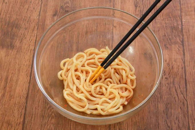 一口目からガツンとくる美味しさ？！電子レンジで作れるお手軽「うどん」レシピ！