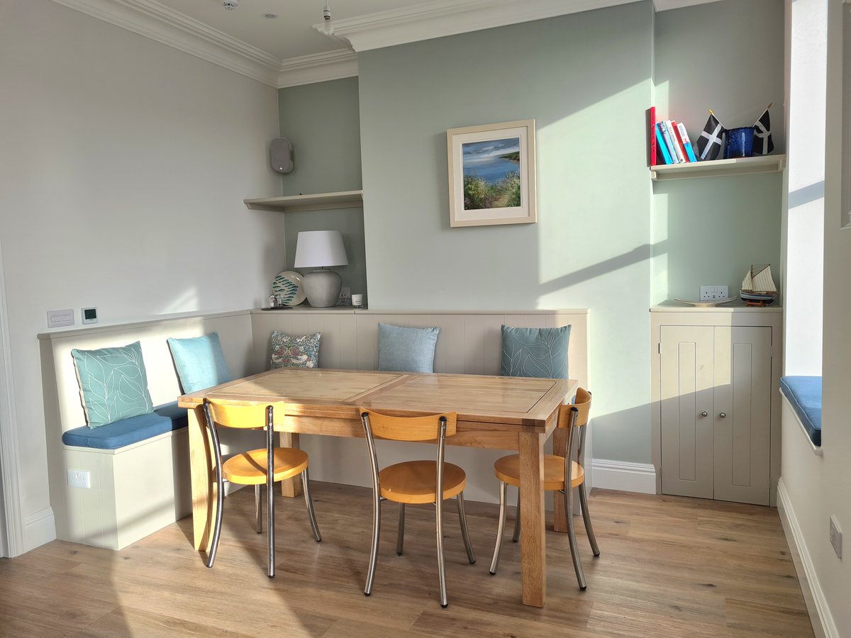 ZenteriorD's tweet photo. This one is from our last working day before the festive break. Who doesn't love cosy family dining nook?

#interiordesignercornwall #diningnook #smalldiningroomideas https://t.co/gA5ZolqoEt