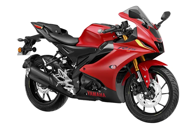 YZF-R15。バイク屋あちこち回って実車見てきましたが、ブルーが安定したカッコよさ。実際塗装に一番お金かかってそうにみえる。黒は光の加減もあって実車は微妙でした。環境違えばまた変わって見えるかも。赤は良かったけど蛍光イエローのラインが微妙。WGPは写真より実車がカッコよい。 