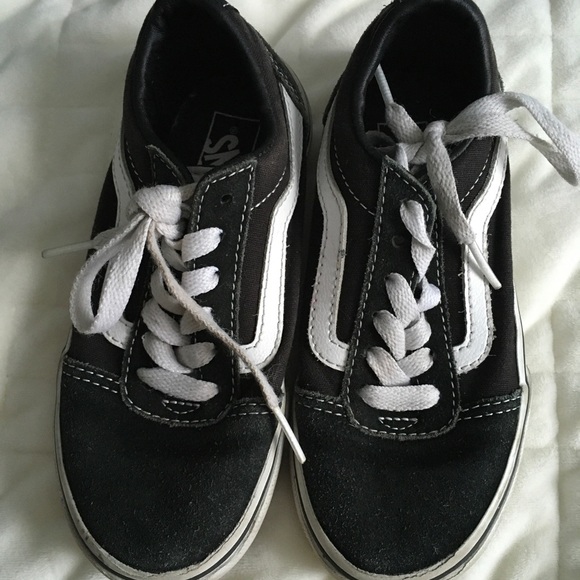 septembererin's tweet photo. So good I had to share! Check out all the items I'm loving on @Poshmarkapp #poshmark #fashion #style #shopmycloset #vans #polobyralphlauren: https://t.co/YToEQOidYy https://t.co/OVVC57LbQh