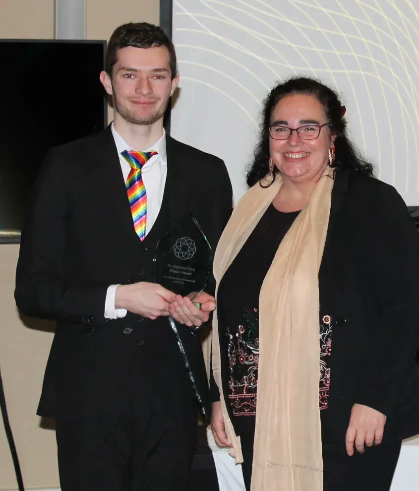 LivMathsSchool's tweet photo. Alumni Awards Evening December 2022

The Dr A. Gutierrez-Sosa Physics Award was awarded to Thomas for an outstanding contribution and effort in Physics.

Well done Thomas.

#AwardsEvening #Alumni #Leavers2022 #SixthForm https://t.co/8RmLn5GF85