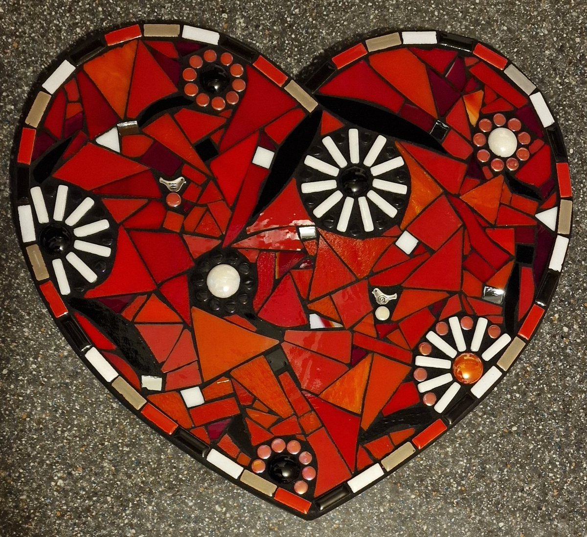 Managed to grout this beauty last night. Loving the contrasting colours, black red and white glass mosaic heart, with birds and mirrors.
#MonchicMosaics #ukgiftam #mosaicheart #ValentinesDay2023 #giftideas #valentinesdaygift #glassmosaic #mhhsbd #smallbiz #madeincornwall #love