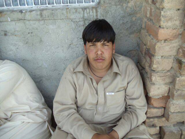 fbhutto's tweet photo. I cannot see Shaheed Aitzaz Hasan Bangash’s picture without wanting to cry. In 2014, he stopped a suicide bomber from entering his school, sacrificing his own life and giving his body to the ever after. Pakistan owes his family a debt of love and care forever ❤️ https://t.co/lSIkHBWDRJ