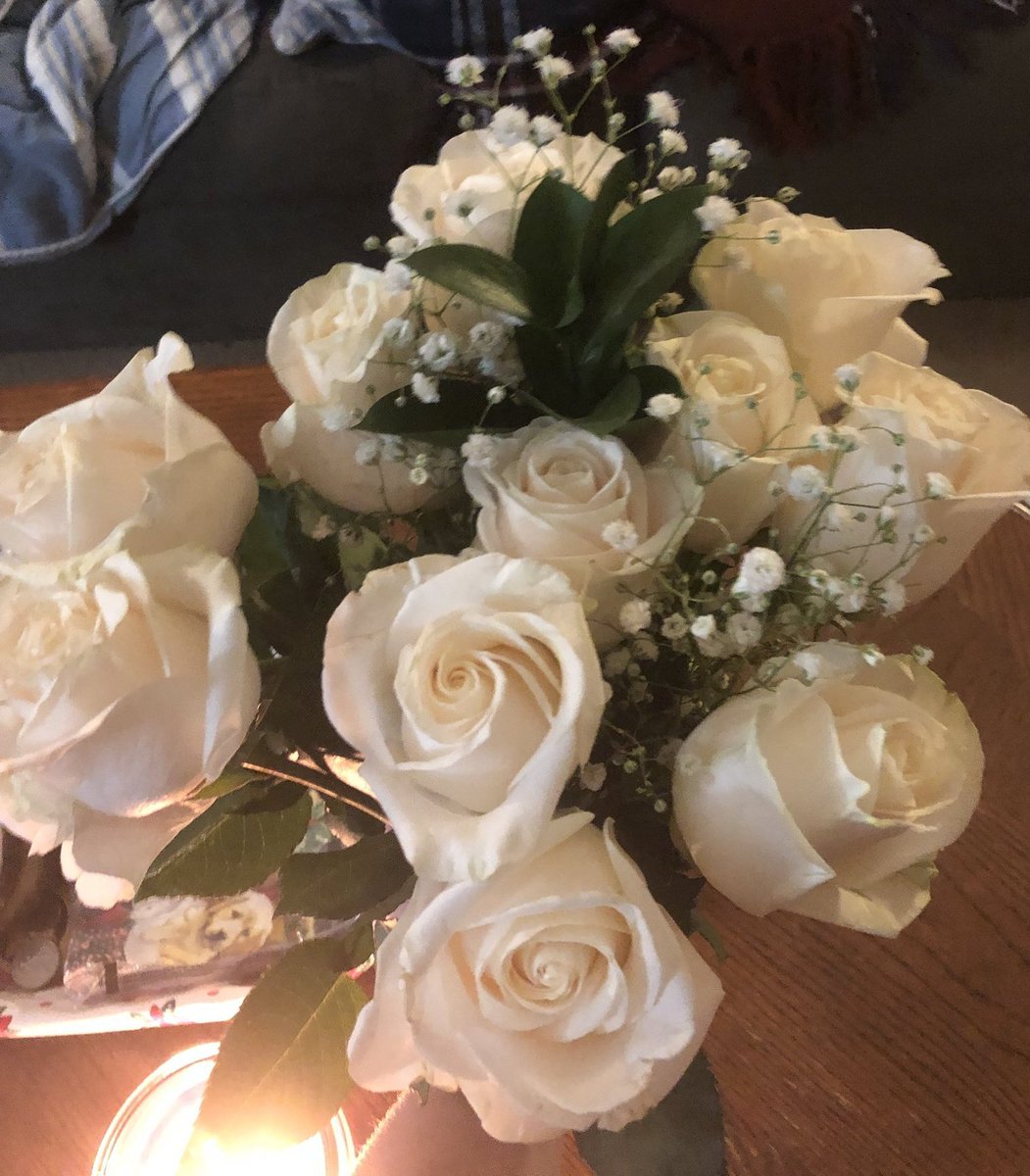 ruben_corella's tweet photo. #FelizFinDeSemana #findalover #findesemana #crush #gifts #loversgifts #lovers #roses #whiteroses #rosasblancas #lovingday #lovelypeople #GoodVibes #BeKind #BeKindAlways #alwaysonmymind #bouquet #fori #fleurs #GoodLuck https://t.co/NasK2E89ra
