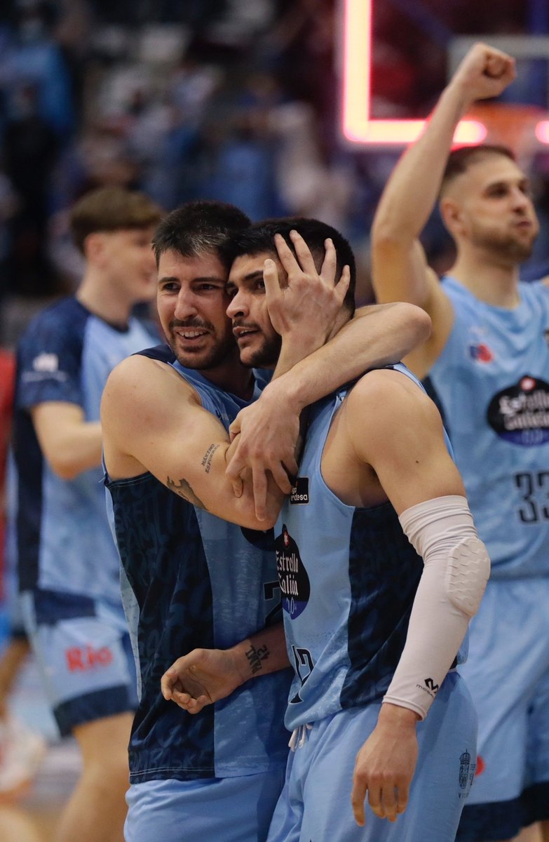PenhaBreogan's tweet photo. Chegou o día do Derbi.

Demostremos aos nosos na bancada dende antes do salto inicial por que somos o equipo de Galicia, e axudémoslles a demostralo na cancha.

Vémonos hoxe no Pazo, no FOGAR DE BREOGÁN. Queríannos mortos e seguimos, en pé, máis vivos que nunca!

FORZA BREO. https://t.co/D69q6Dsz2H