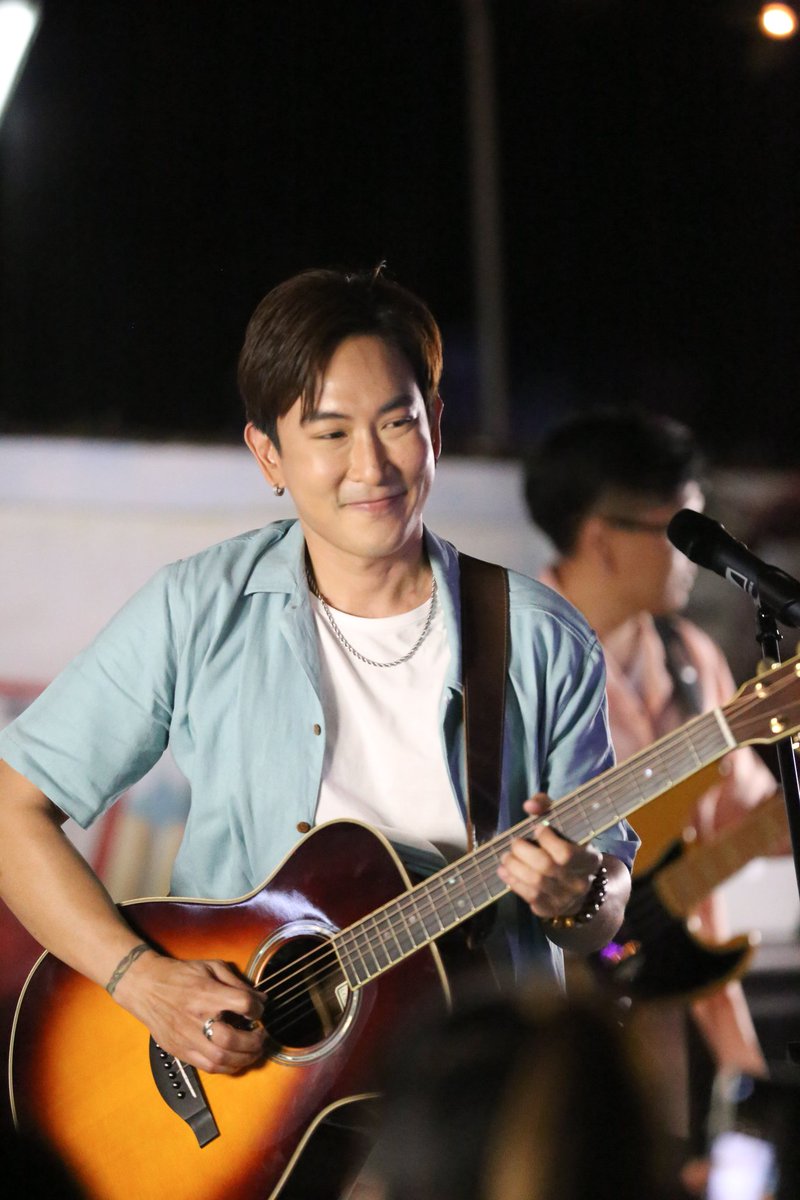 p_patonmymind's tweet photo. เด็กร้อยกับกีต้าร์ 
.
#patpowerpat https://t.co/8T9ZoFhCfL