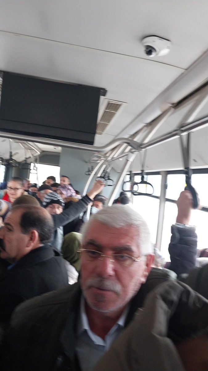 erolimis23's tweet photo. @sahin_serifoglu @mehmetozhaseki Başkanım birgun yemislik otobüslerinde yolculuk yapmanızı isteriz https://t.co/NxCFYtPVoC