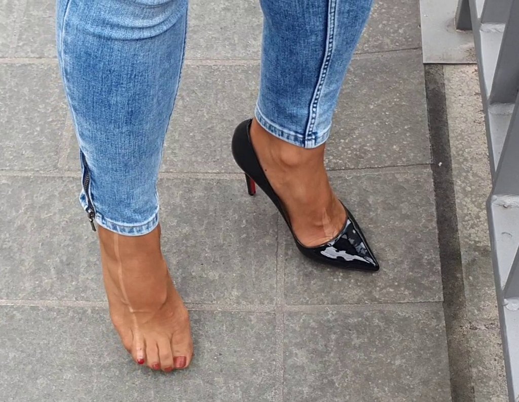 HelenaAbramov's tweet photo. Cinderella losing shoe in my Video Clipstore: https://t.co/Z0faI2PXdd
-------------- ππππ
#dangling #danglingfeet #danglingheels #shoedangling #heelsdangling #feetdangling #pantyhose #pantyhoseunderjeans #strumpfhose #lostshoe #oneshoeonly #oneshoe #dirtyfeets #dirtytights https://t.co/FMDLPo3vsU