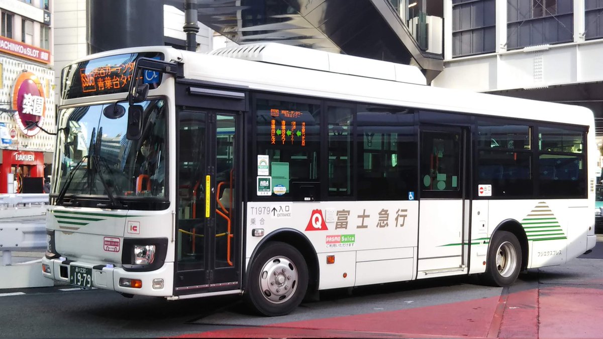 sakae_blossom's tweet photo. [SS05]。
車両：T1979
撮影地：渋谷駅西口
#フジエクスプレス #本社営業所 #SS05 #渋谷シャトル https://t.co/9tZwfMMkfs