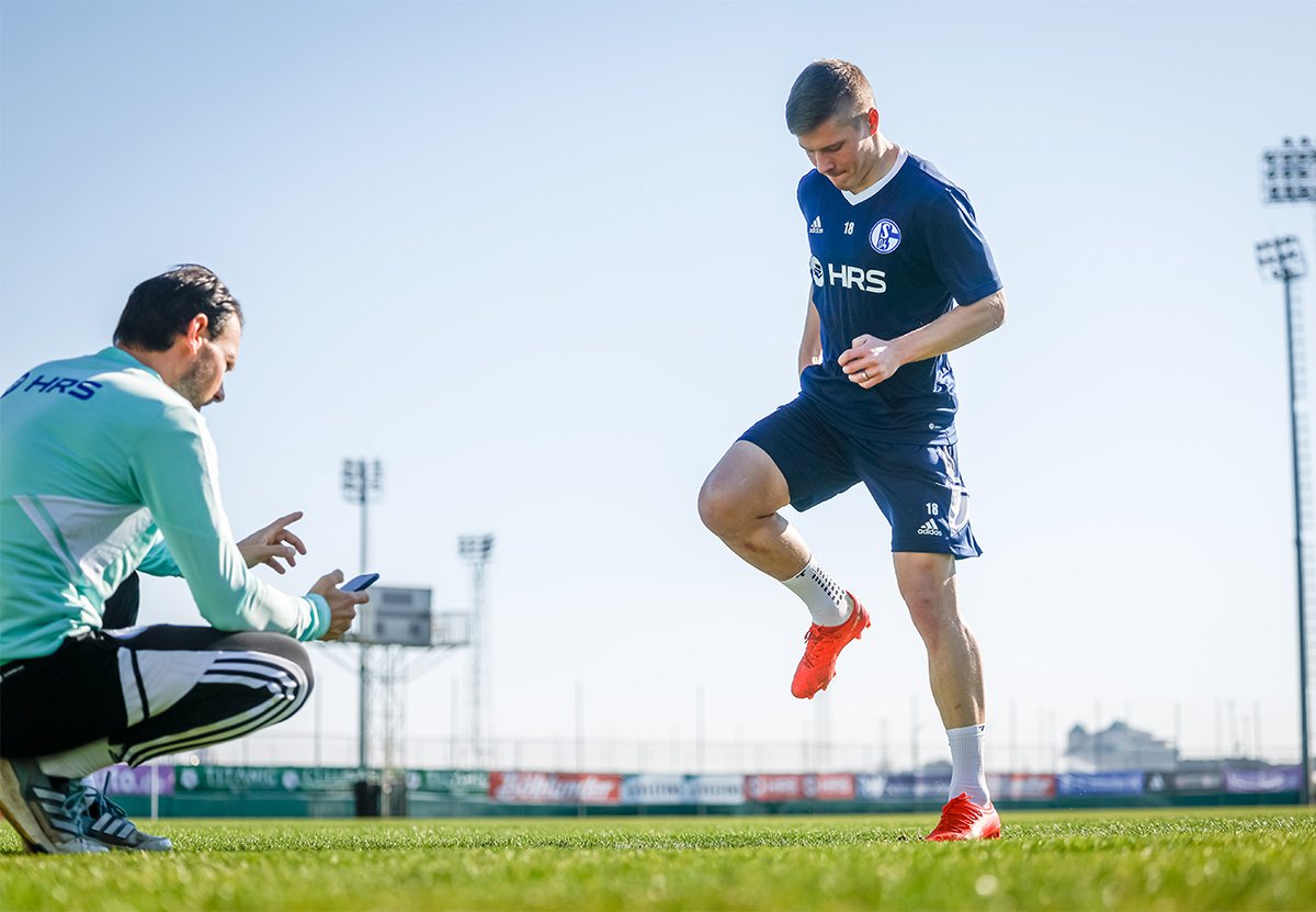 Erste Schicht als Schalker für Jere #Uronen ⚒️🔵⚪️

#S04inBelek | #S04 | #WirBleiben