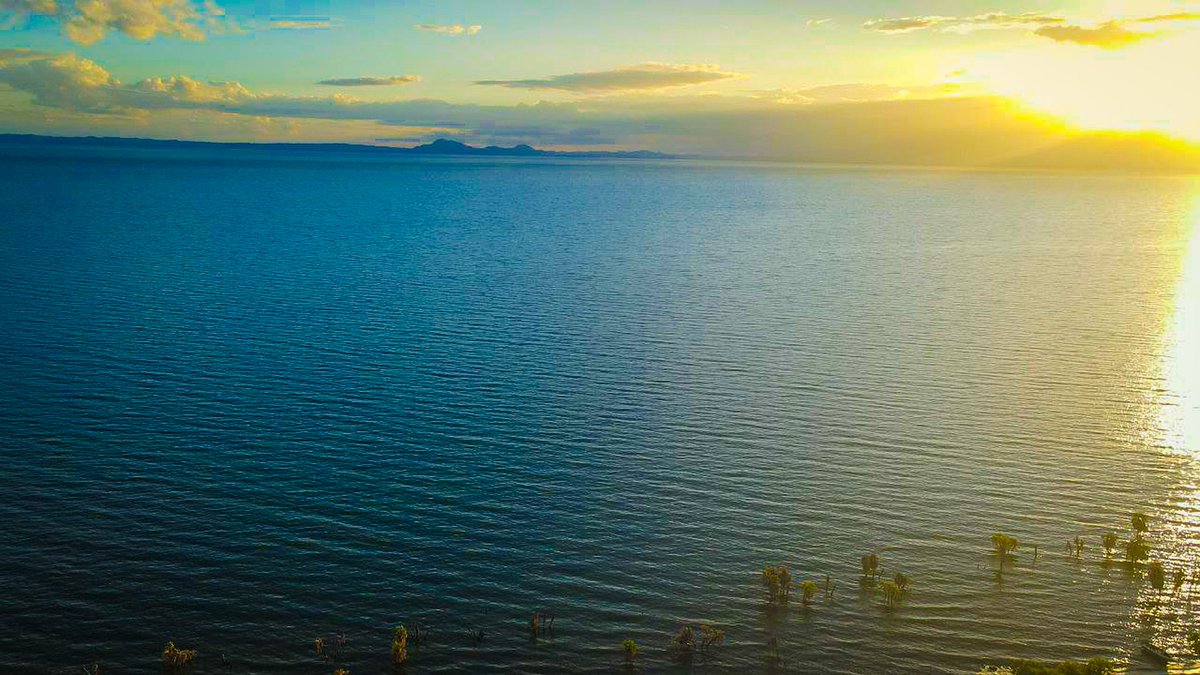 Some sunrise (6.00am) shots of Eliye Springs, and Kalokol Pyramids!

😍