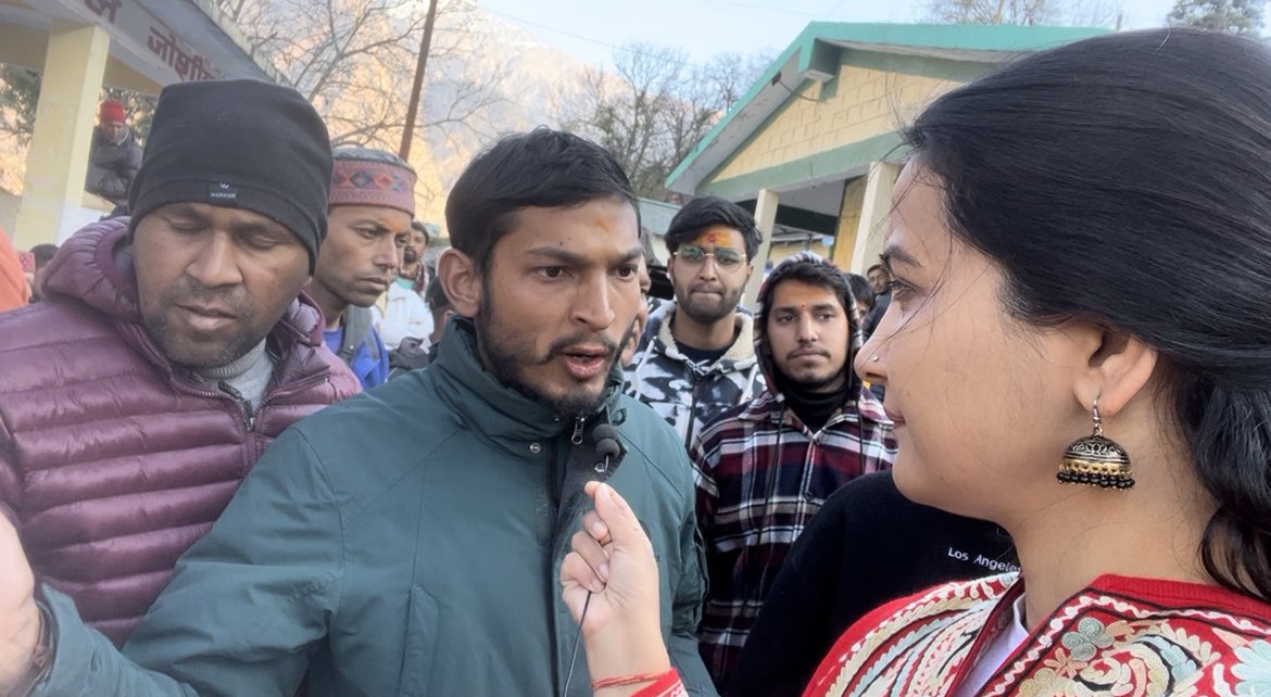 सीएम जोशीमठ के दौरे से लौट गए हैं। तहसील दफ़्तर पर महिलाएँ बैठी रही। माँग थी कि सीएम उन्हें सुनें। पहाड़ में चिपको आंदोलन से लेकर आज जोशीमठ के संकट तक मातृशक्ति की भूमिका सशक्त रही है.. उन्हें सुना जाना चाहिए था। उनके साथ बातचीत शाम तक पोस्ट करूँगी। #joshimathsinking