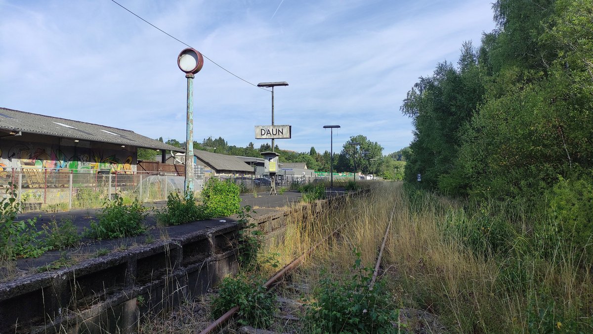 eifelquerbahn's tweet photo. Schluss mit Stillstand – DB Netz liegt Pachtanfrage zur #Eifelquerbahn vor

#Verkehrswende @UmweltRLP @DB_Presse

https://t.co/R8d1pprTFH https://t.co/nMN8XirjzN