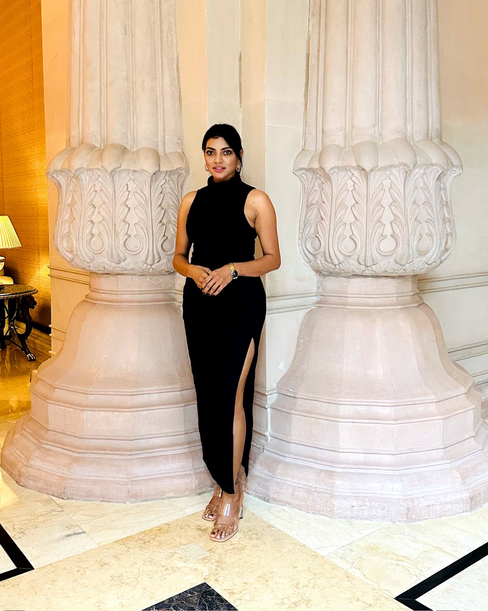 laharishari's tweet photo. In a world full of trends, I want to remain a classic.🖤

Designer and Stylist : @adamohyd 

#happylifestyle #beautifullife #positivity #lifeismagical #lovemyself #smilealways #patience #actress https://t.co/B8R1eqaCYe