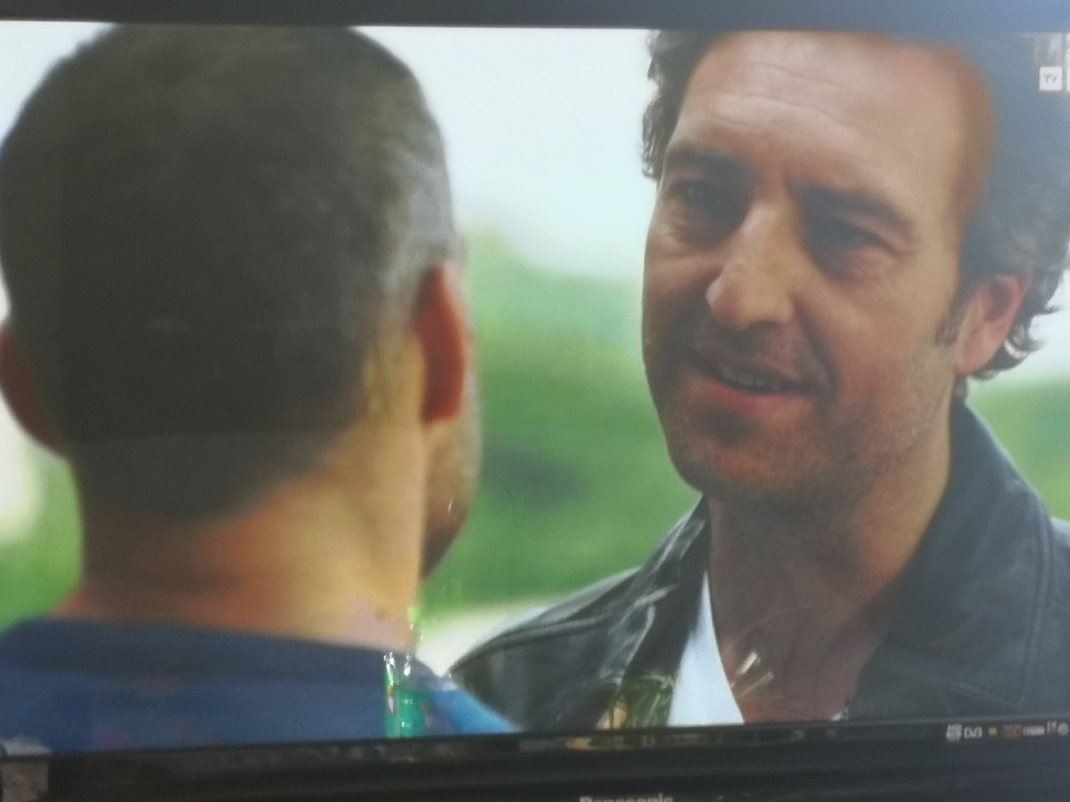 corinne_mauger's tweet image. #profilage S4E2 acteurs d'#IciToutCommence ça fait bizarre...