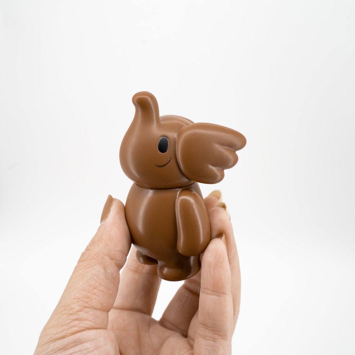 toysrevil's tweet photo. #TOYSREVILTOYTWEETS: 2 X ELFIE 100% Editions dropping Jan7 (HK: 23:00PM) on https://t.co/KdWj0IKrrm, with CHOCOLATE &amp; RAINBOW each priced at US$16 per (approx) 3" tall #vinyltoy designed by @pakka7

#TooNatthapong features on #toysrevilblog: https://t.co/9HnshLXx1v https://t.co/dMEWui5X5b