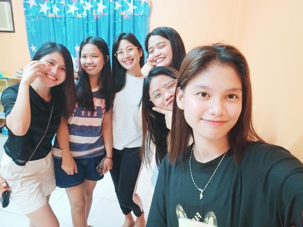 First Cell Group for this year, Yeeeeey!
Happy to see you all after a long long weekends 🥰
#HeirsOfGod
#spiritualfamily
