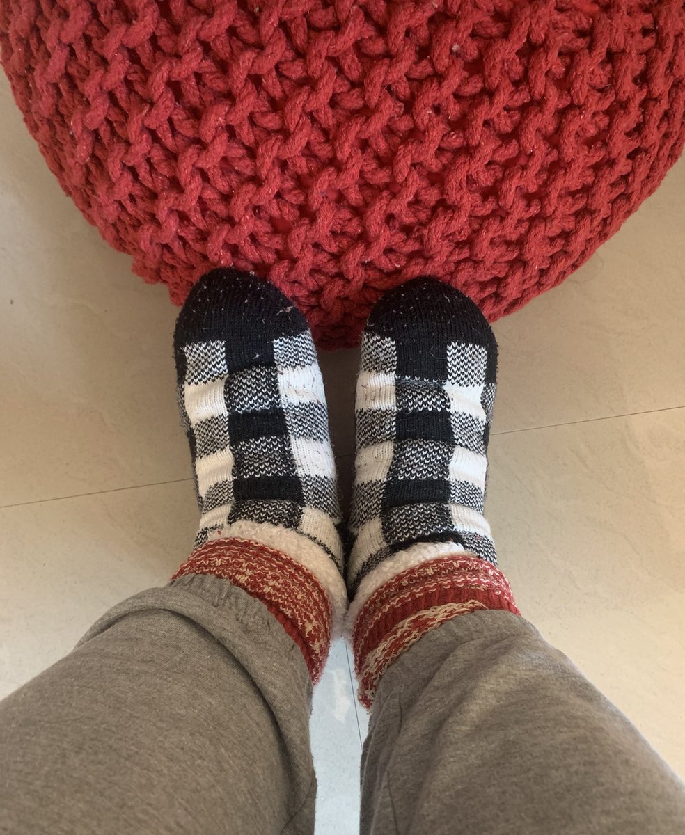 aaagyaani's tweet photo. too cold here at gorakhpur
10℃ but feels like -2℃
#socksTwitter 😂🤣 https://t.co/OnHnJMjoRJ