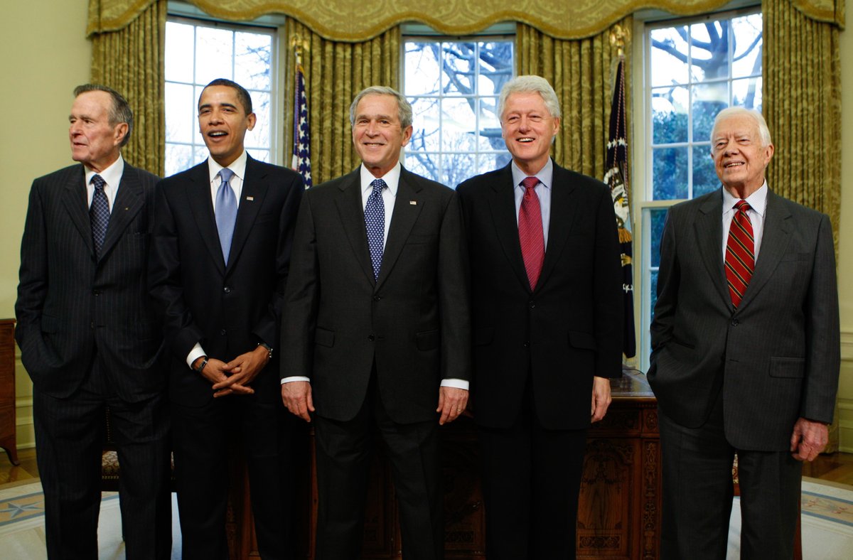 14 Years Ago Today, on #TheDayInHistory, #President #GeorgeWBush welcomes former #Presidents @GeorgeHWBush, @BillClinton, #JimmyCarter & President-Elect @BarackObama to the @WhiteHouse on January 7, 2009 🇺🇸 @WhiteHouseHstry @OurPresidents @PLSprogram @POTUS #POTUS #History #USA