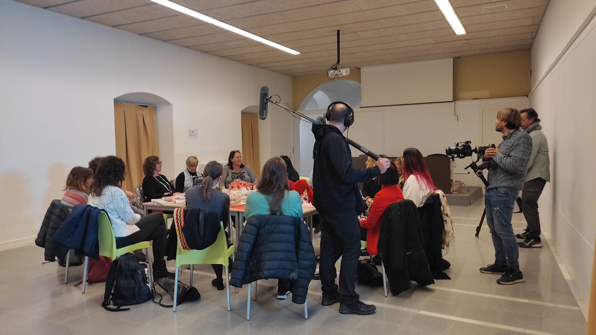 elquellegim's tweet photo. Una manera de fer visible la lectura, la vida que ens dona i l'amistat que se'n desprèn. Un espai que també és comunitat educativa.
#llegim #clubdelectura https://t.co/XNo4LuSHCY
