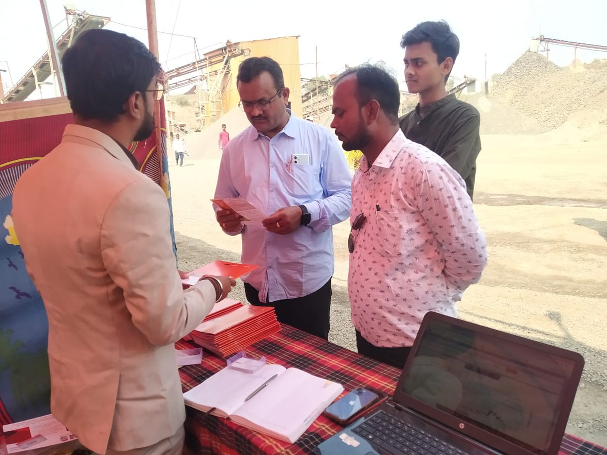 BlackBox_GPS's tweet image. Some productive glimpses from an amazing live seminar conducted by @BlackBox_GPS at a stone crusher site in Buldana, Khamgaon district (Maharashtra) that provided a tremendous opportunity for our company's future sales and objectives.
#FuelMonitoringSystem #fuelsensor #gpstracker