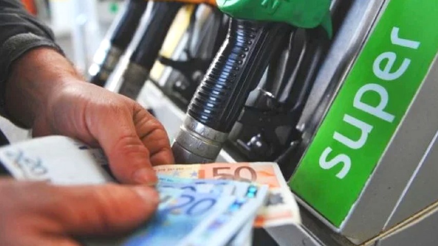 Prezzo del carburante in netto aumento, esborsi proibitivi in autostrada
 parliamodi.news/detail/6624.ht… #07Gennaio #AttualitàRegione #PrimoPianoRegione #Regione #Attualità