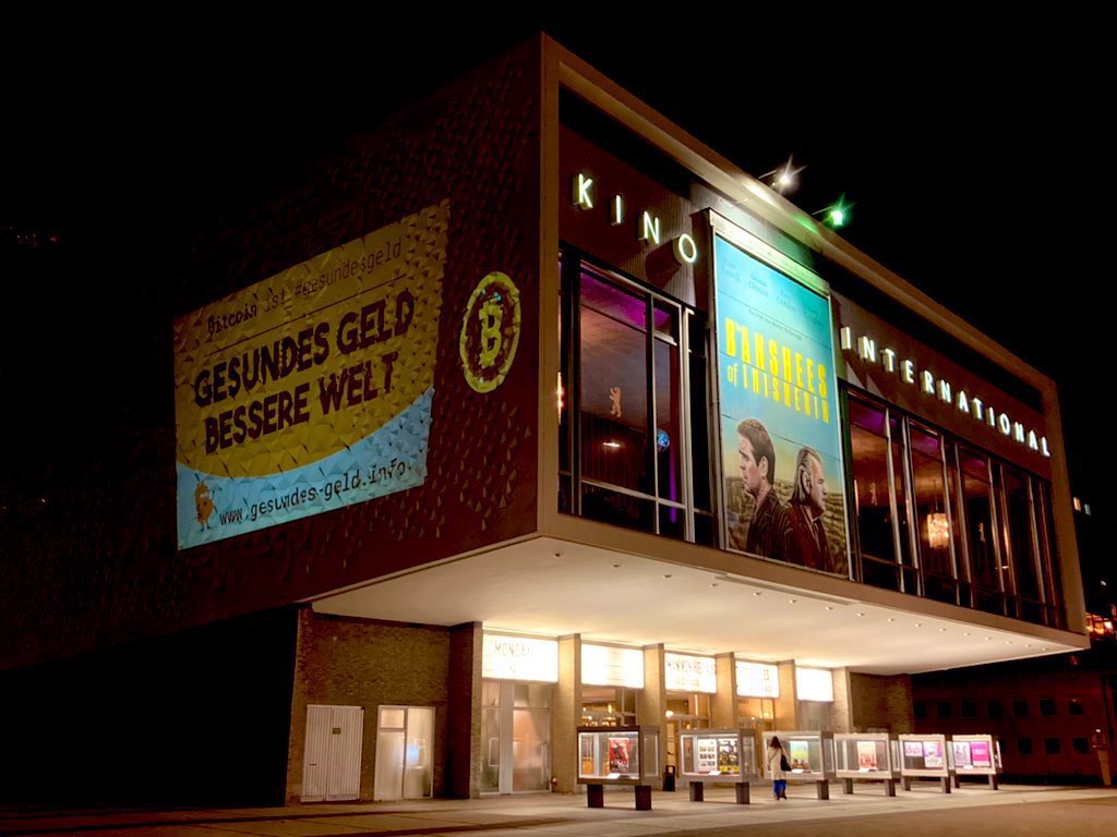 bitcoinboss21's tweet photo. Germany 🇩🇪 is full of #Bitcoin Billboards! 
Local people launched a nationwide campaign with hashtag #gesundesgeld
in 21 cities. #Berlin #Cologne &amp; more.

“Gesundes Geld - Bessere Welt” (trans: healthy money, better world) 

Watch out for #gesundesgeld 

https://t.co/BWLmsS9FCu https://t.co/0fCo8EO6BS