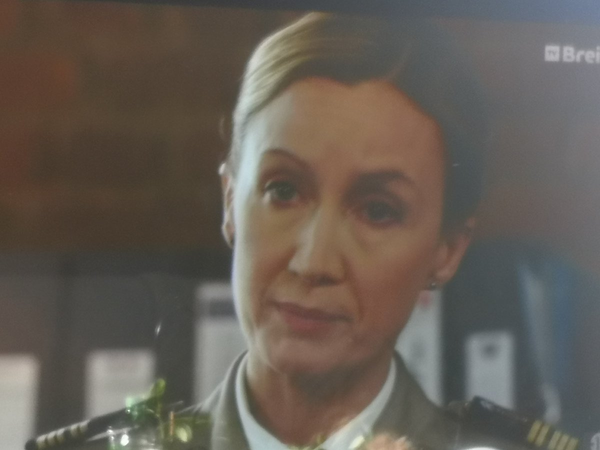 corinne_mauger's tweet image. #profilage S4E2 acteurs d'#IciToutCommence ça fait bizarre...