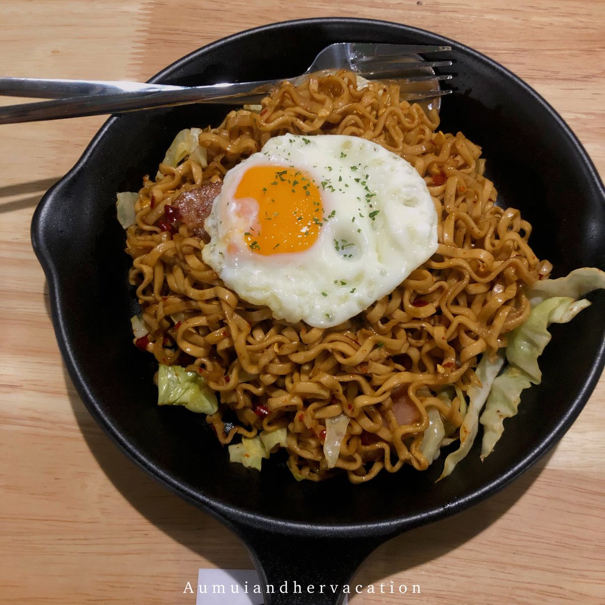 Aaum8's tweet photo. 📍ร้าน : มาม่าผัด
พิกัด : 3 บวก
มีให่เลือกรสชาติด้วย เส้นอรอยหนึบๆไปลอง 👍🏻
#aumuireview #เที่ยวไทย #รีวิวชลบุรี #ทีมบูรพา #กินไรดีมอบู #แลนด์มาร์คบางแสน #บางแสน #รีวิวบางแสน #คาเฟ่ https://t.co/QkgQwXHVFP