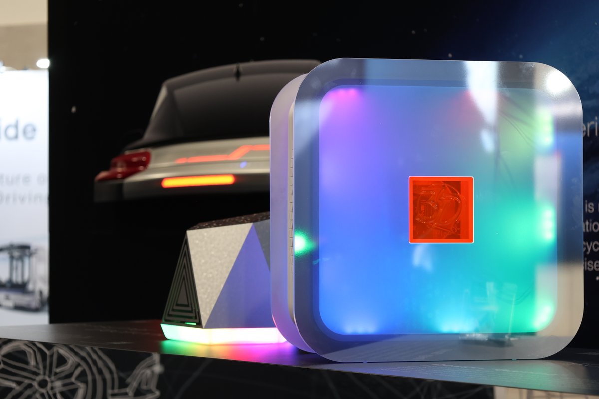 KURZUSA's tweet photo. We are having a blast presenting our products here at @CES! Check out our new examples of innovative decoration techniques at booth 4367 or on our website!

https://t.co/gr3bsWKIIR

#KURZusa #CES #LeonhardKurz #innovation #tradeshow #missioninfinity #lasvegas https://t.co/JQ9zwYXxc8