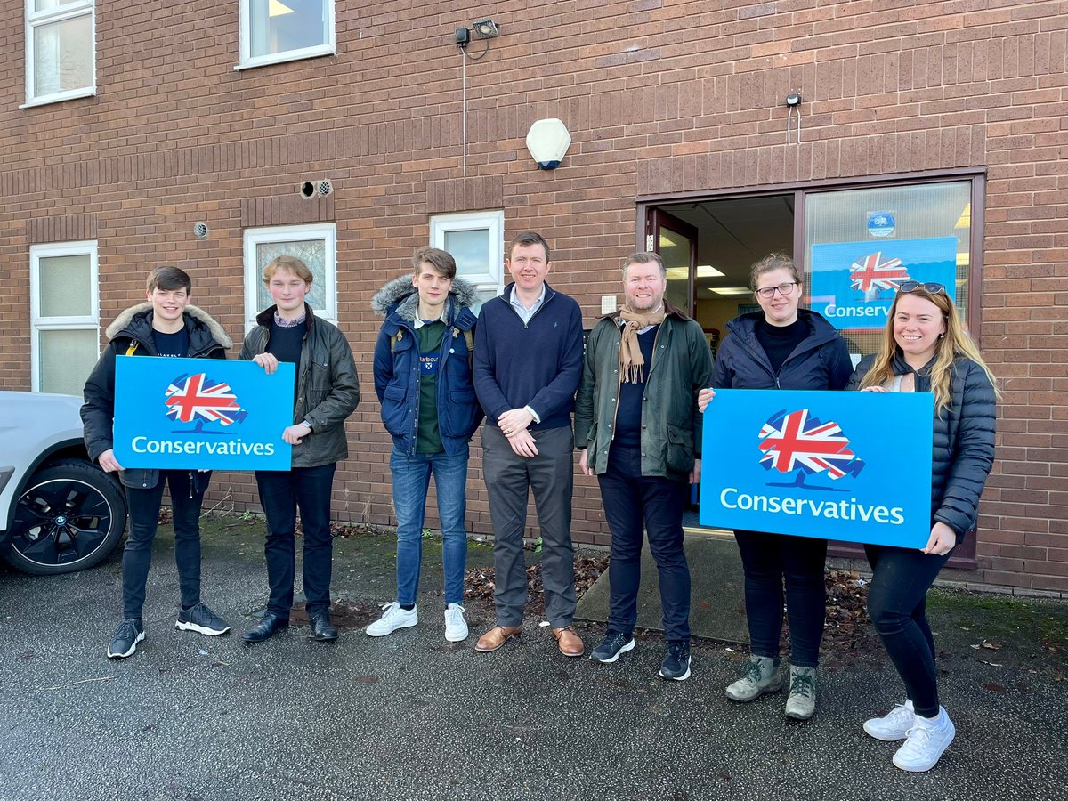 Smashing day campaigning in West Lancashire 

<a href="/Oliver__Knights/">Oliver Knights</a> @CllrMikePrend @CraigTithers <a href="/GTitherington/">Greg Titherington</a> <a href="/AbigailMainon/">Abigail Mainon</a> <a href="/RosieNorthWest/">RosieNorthWest</a>