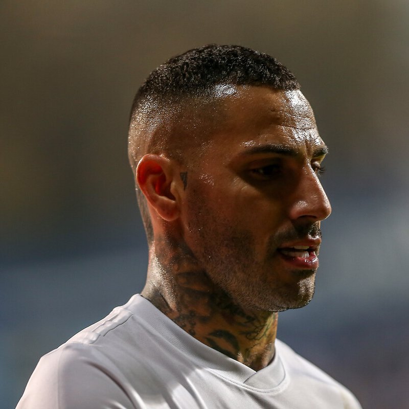 "Sen söyleme ben anlarım, ah bakışları..."