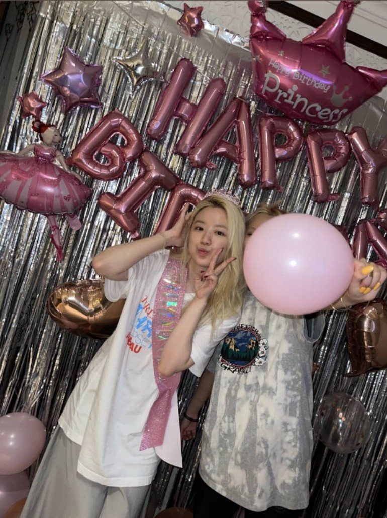 Happy Birthday to our dearest maknae Shuhua! 🎂

There may be a lot of difficult things in life but you always work hard, and for that, I’m so proud of you. Let’s celebrate our birthdays together this year, next year and forever 😘😘😘

Thank you for being born, 사랑해 💕