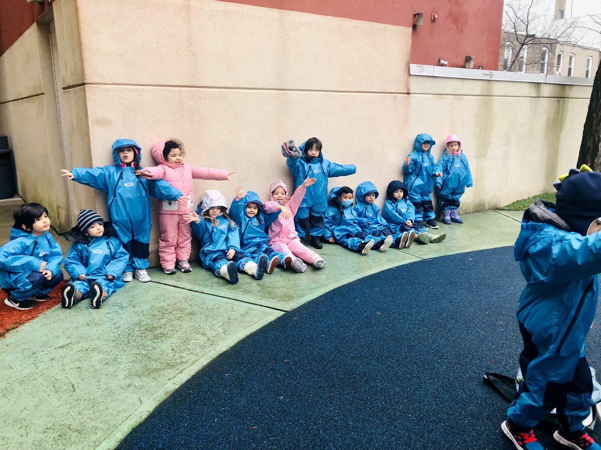 _MsStephanie_'s tweet photo. Having fun in the rain. @wnyecc https://t.co/SD2SAbRta2