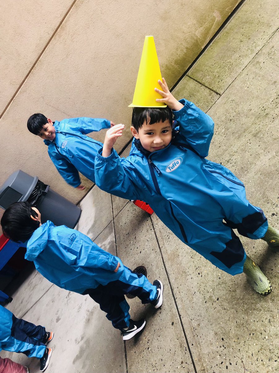 _MsStephanie_'s tweet photo. Having fun in the rain. @wnyecc https://t.co/SD2SAbRta2